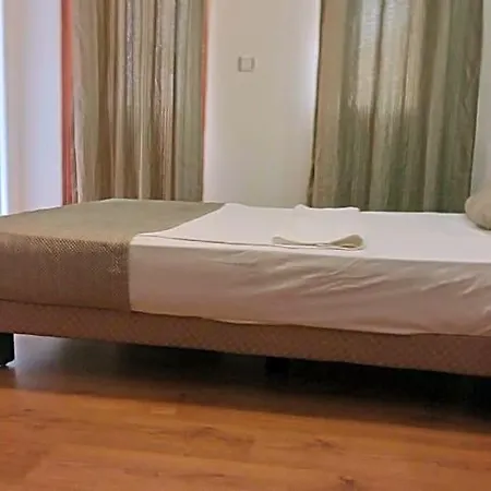 Hotel London House
