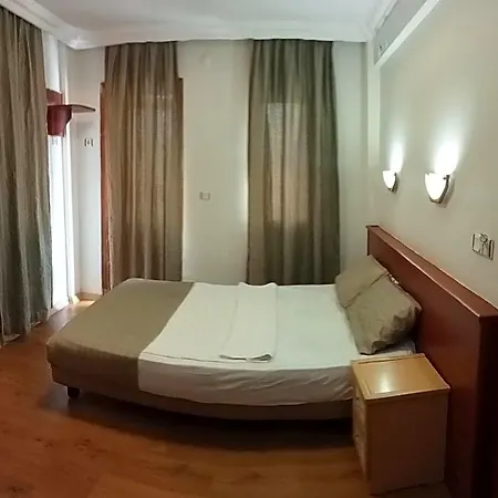 Hotel London House