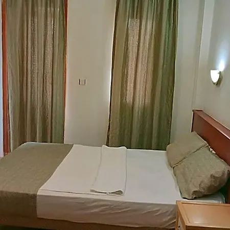 Hotel London House